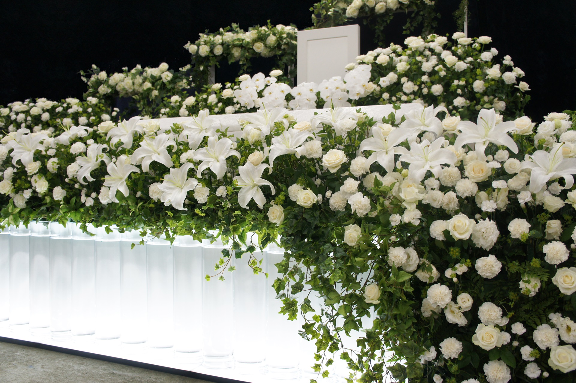 白 花祭壇
